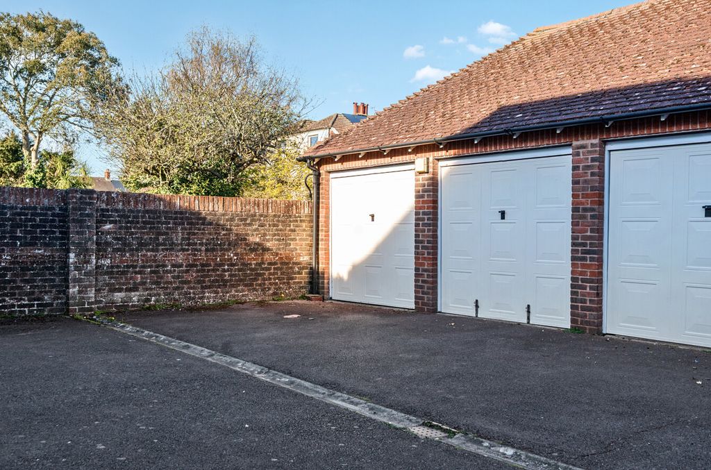 Property photo 1 of 8 1438568-1-69d53d0...