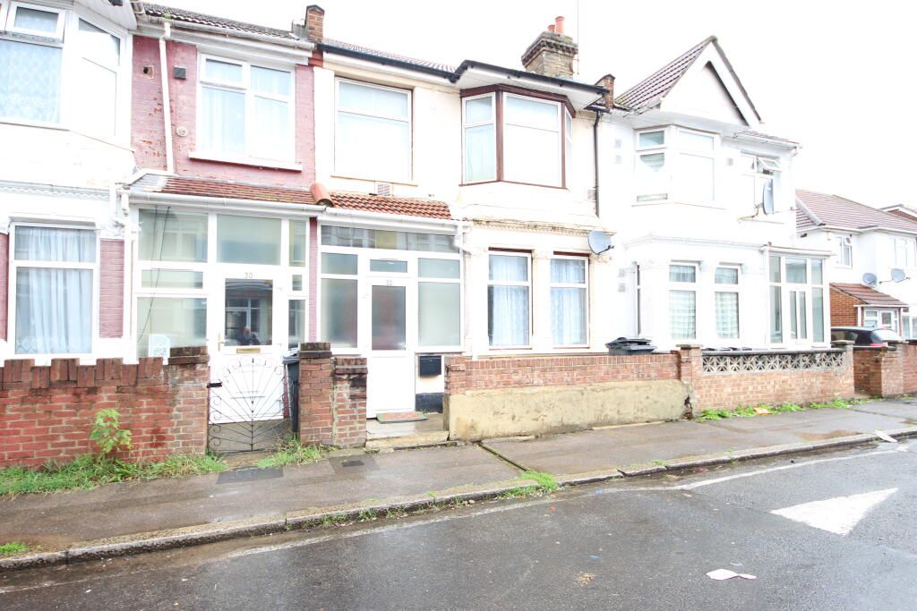 Property photo 1 of 8 Hounslow House Front