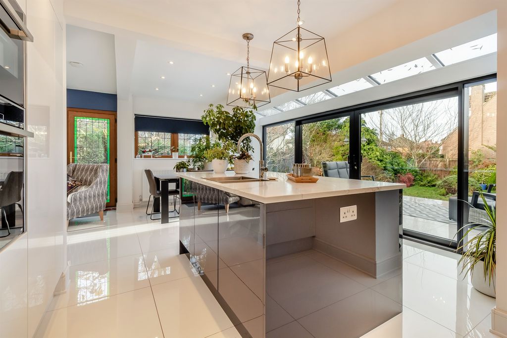 Property photo 3 of 31