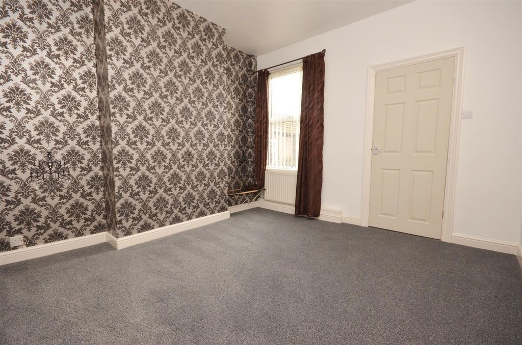 Property photo 3 of 9 Reception