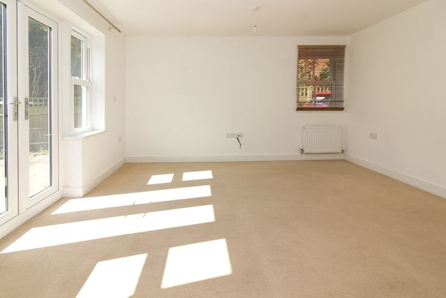 Property photo 3 of 11 Living Room