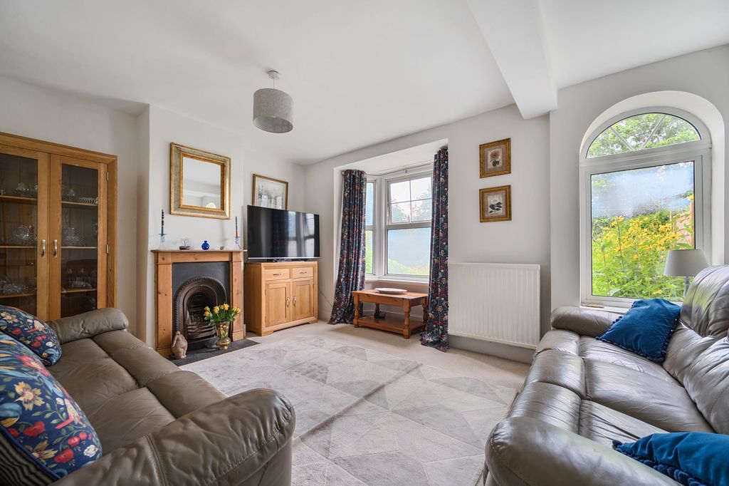 Property photo 2 of 20