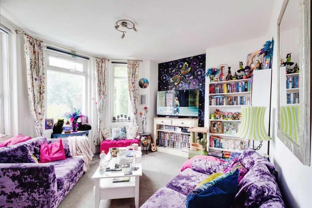 Property photo 2 of 13