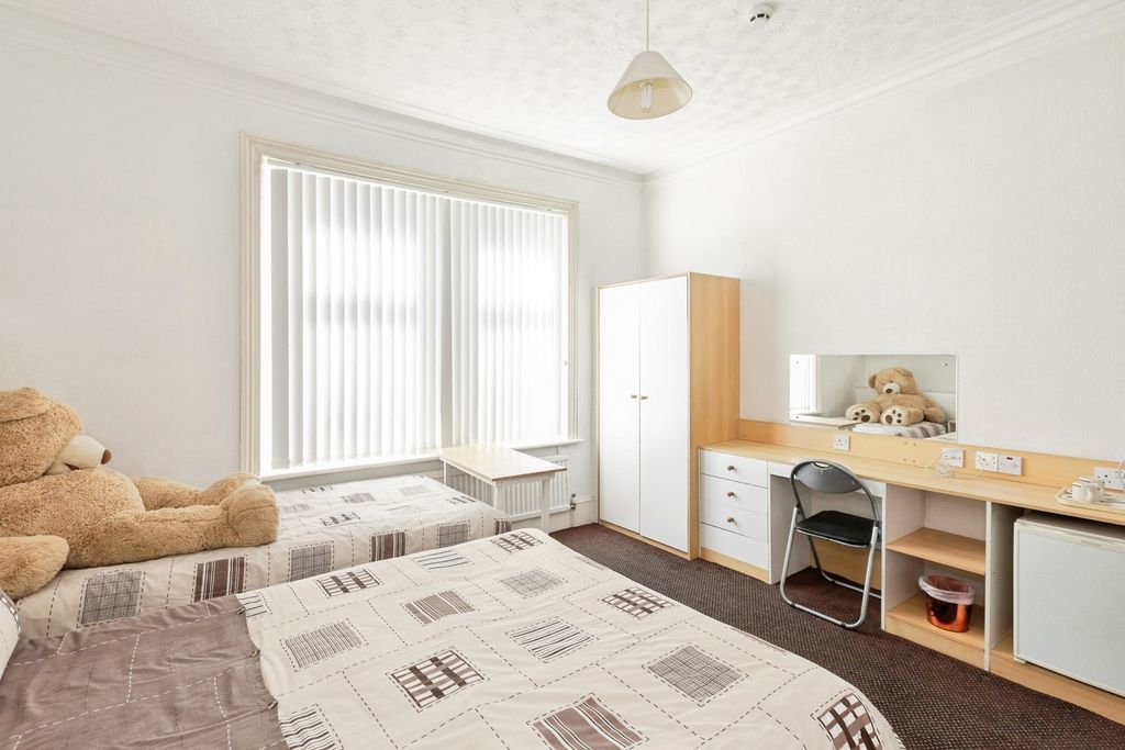 Property photo 2 of 21 Pbox-Img.Jpg