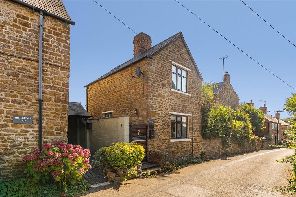 Property photo 1 of 13 7 Glovers Lane, Middleton Cheney-1.Jpg