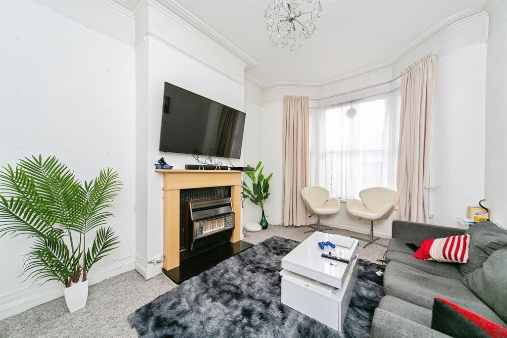 Property photo 2 of 17