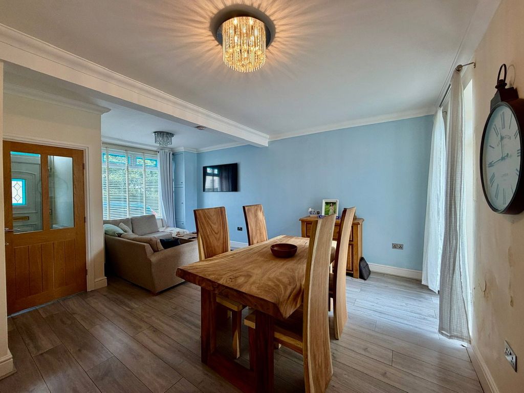 Property photo 3 of 33