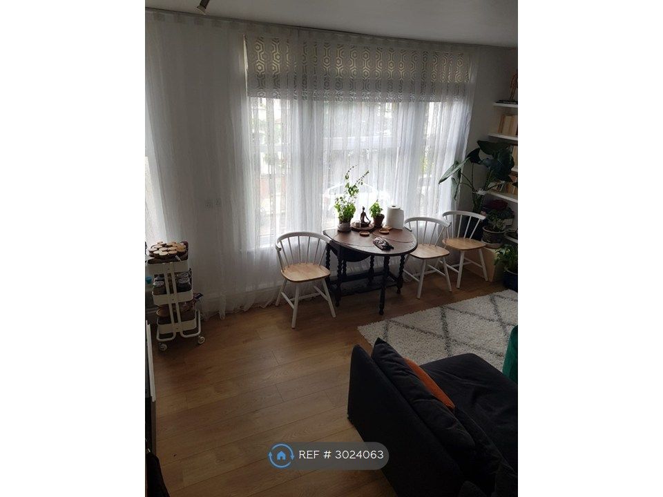 Property photo 3 of 13 Living Room