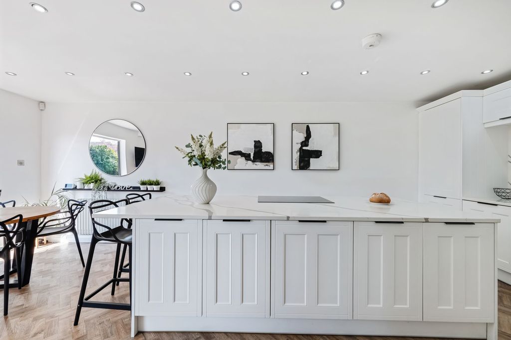 Property photo 2 of 43