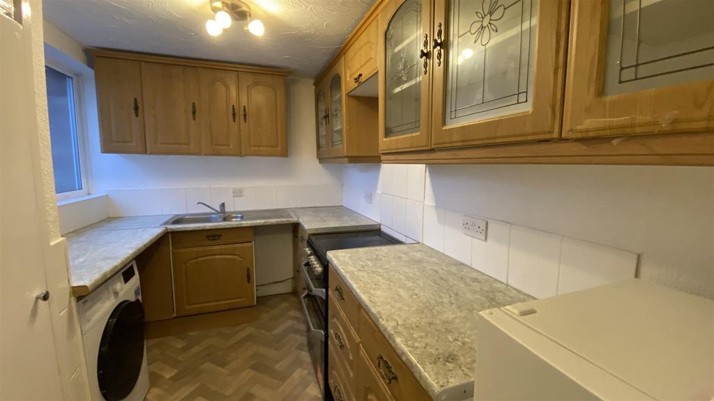 Property photo 2 of 7 Kitchen.Jpg