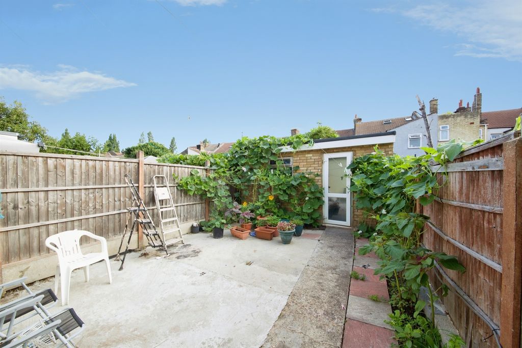 Property photo 3 of 12