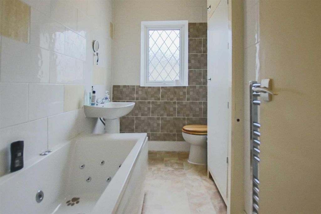 Property photo 2 of 12 Water St Bathroom.Jpg