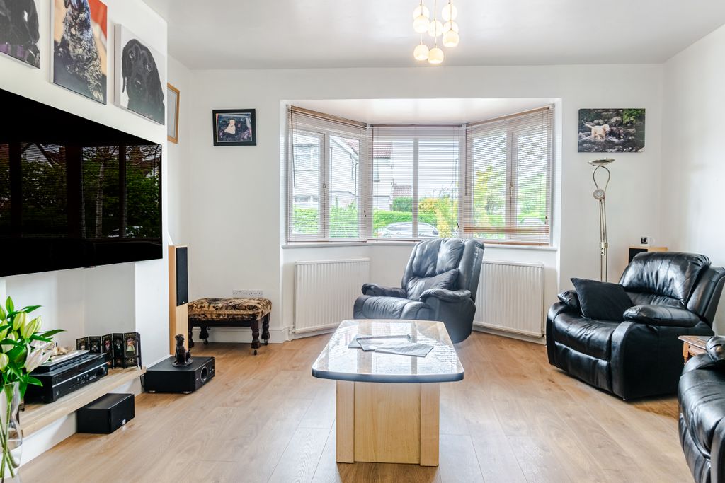 Property photo 2 of 41 Lounge1