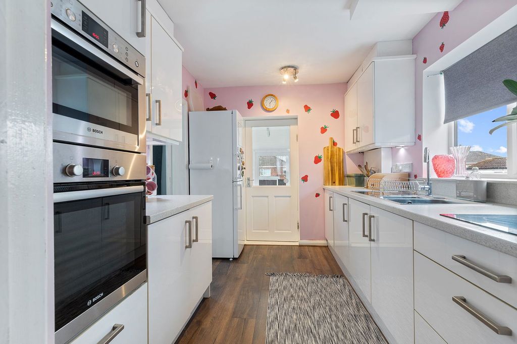 Property photo 2 of 23