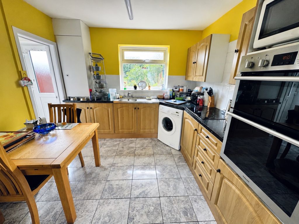 Property photo 3 of 12 56E5917F-Acf7-430E-9C9A-F71Fb4D68A1C