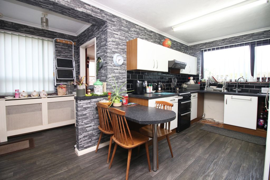 Property photo 3 of 25