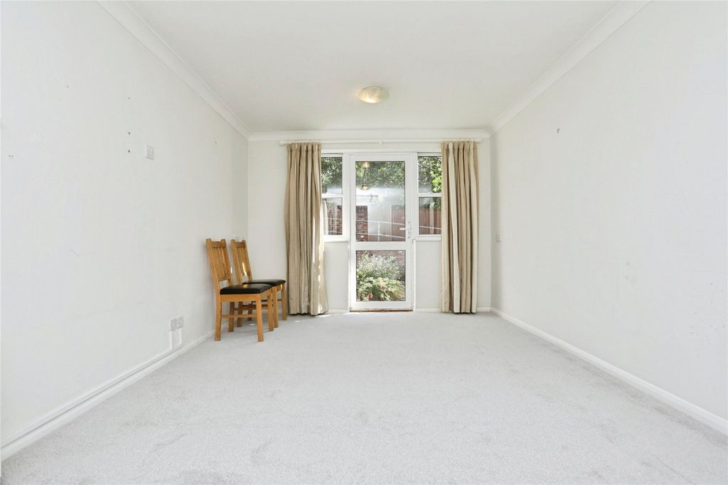 Property photo 2 of 13 Lounge
