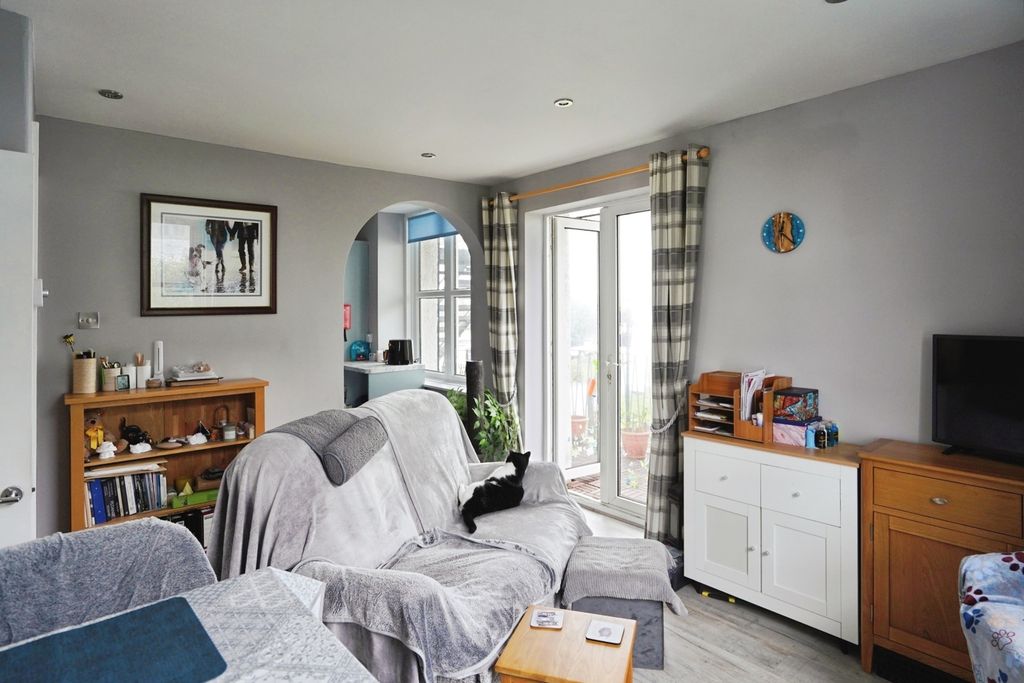 Property photo 3 of 23 Pbox-Img.Jpg