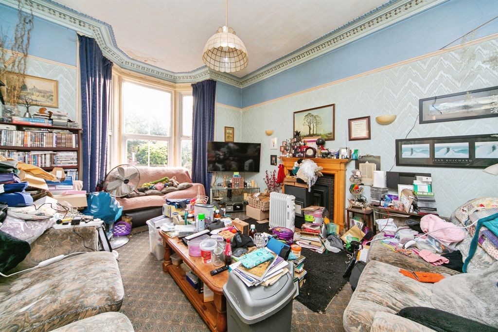 Property photo 2 of 17