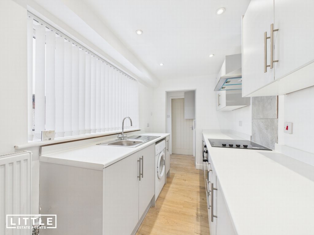 Property photo 2 of 17 Photo 11