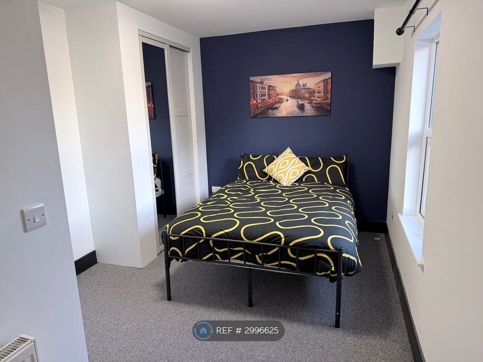 Property photo 3 of 9 Room 4