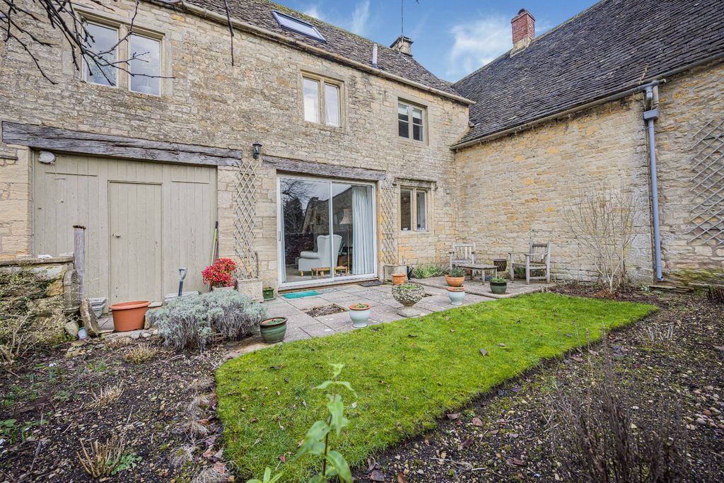 Property photo 1 of 23 Garden 3