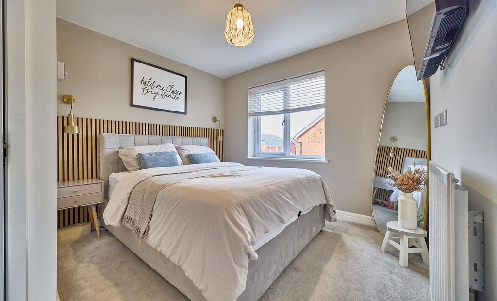 Property photo 2 of 16 Bedroom One To Rear