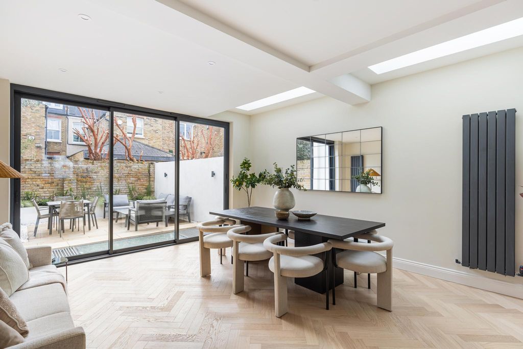 Property photo 3 of 16 Image