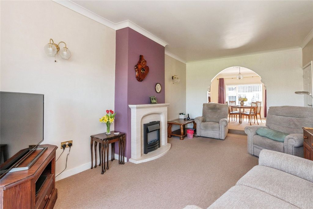 Property photo 3 of 17 Living Room