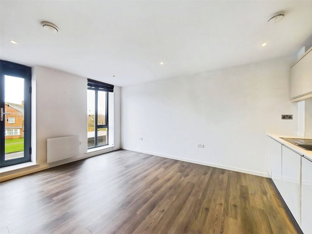 Property photo 2 of 10 Living Room/ Kitchen