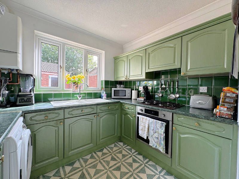 Property photo 3 of 30 Kitchen