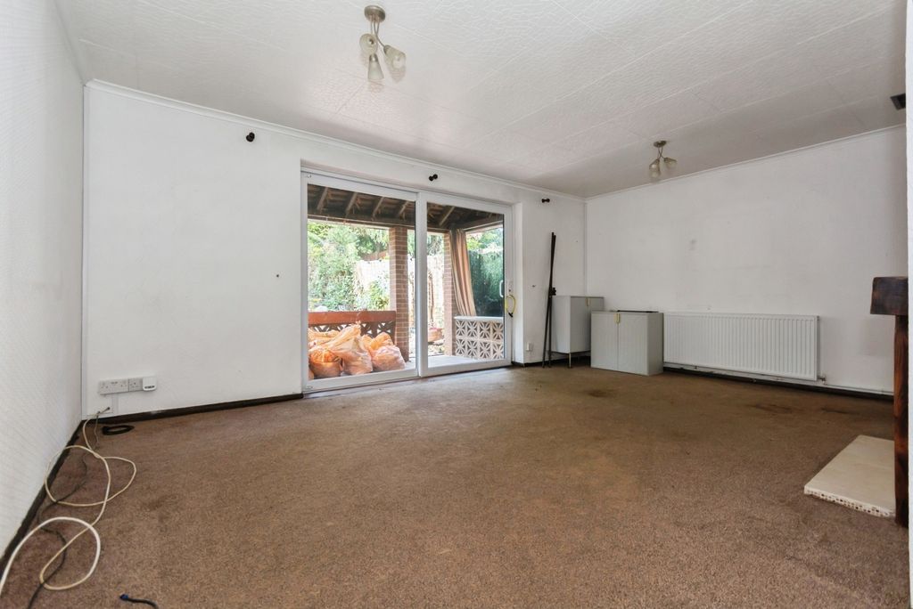 Property photo 3 of 17 Living Room