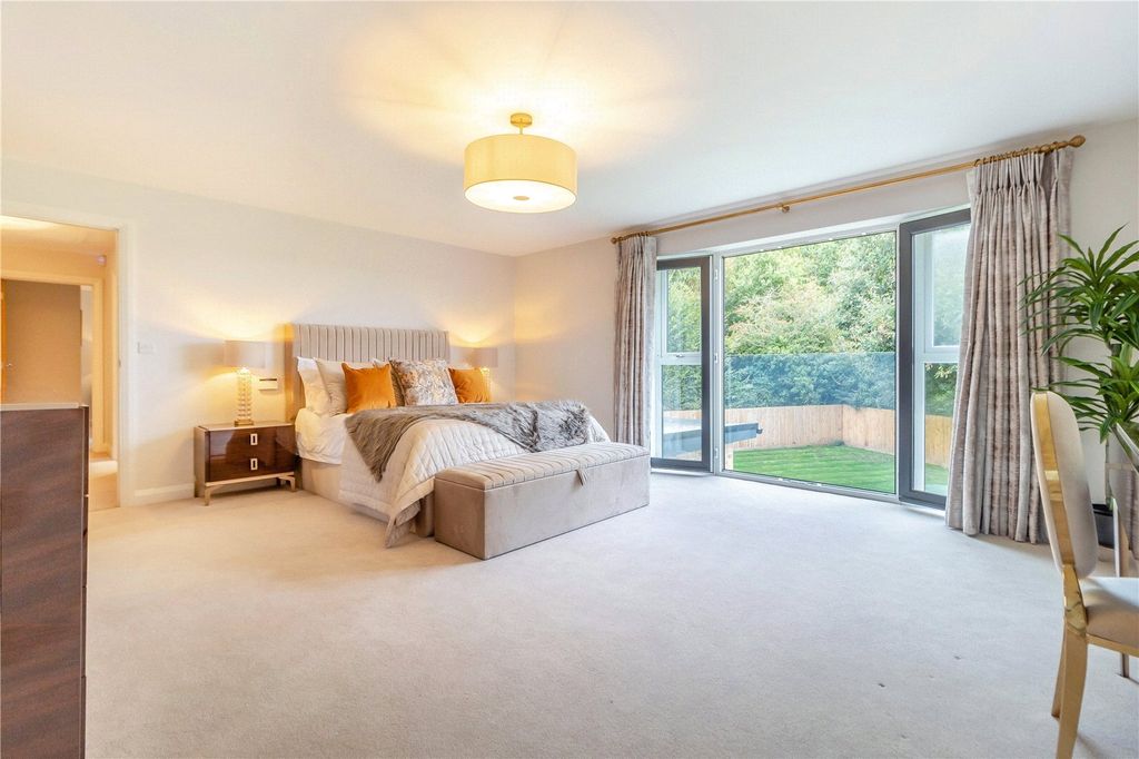 Property photo 3 of 31 Picture No. 35