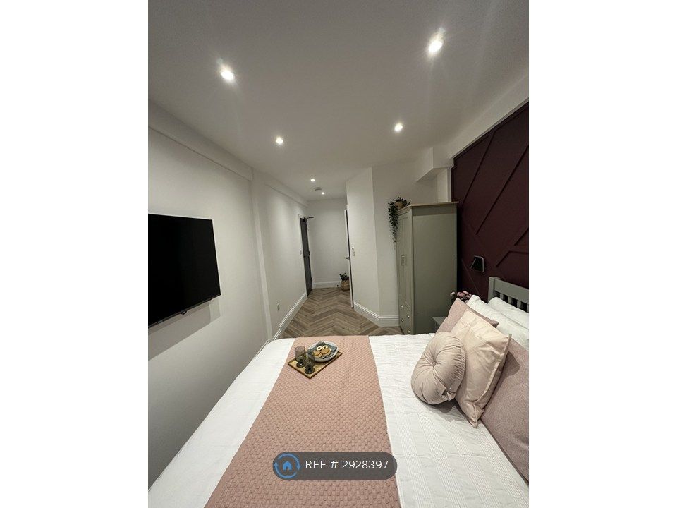 Property photo 2 of 13 Room 5