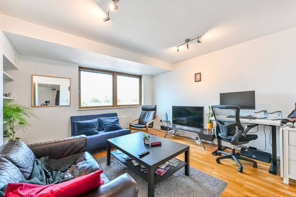 Property photo 2 of 7