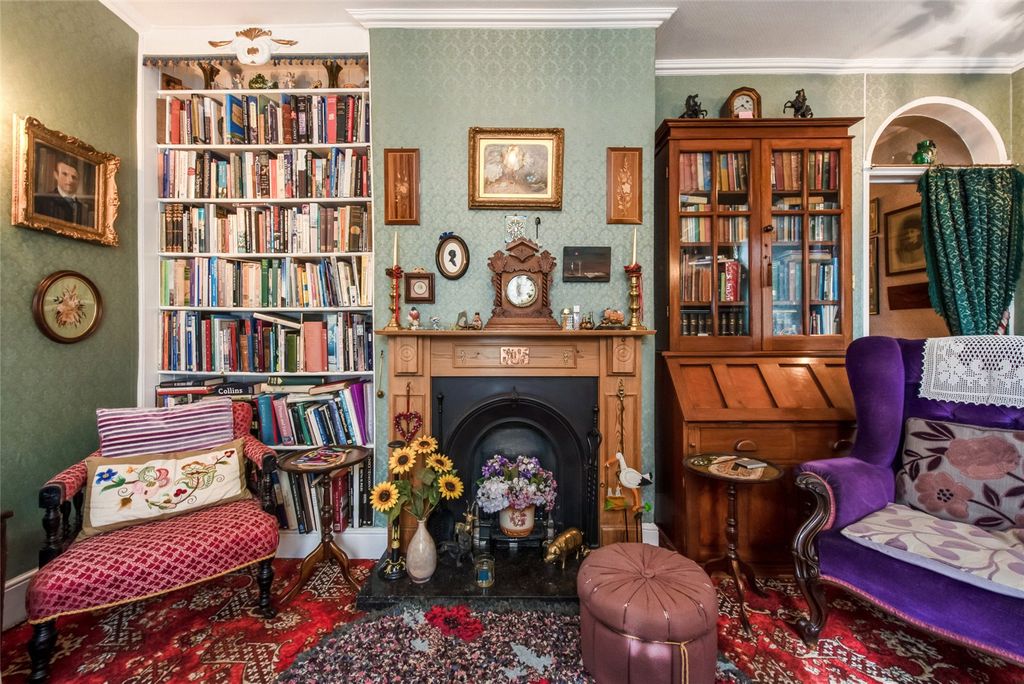 Property photo 2 of 14 Sitting Room