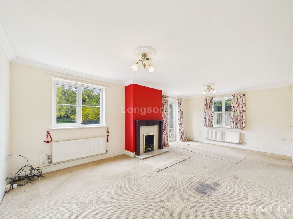 Property photo 2 of 17