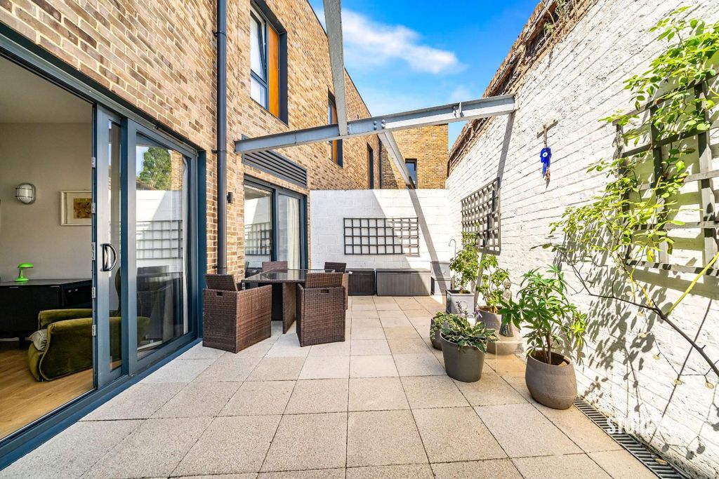 Property photo 2 of 30