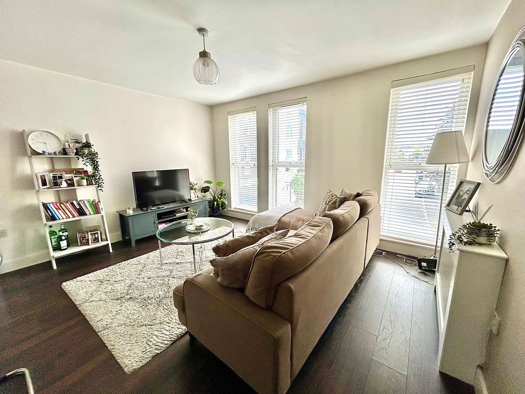 Property photo 3 of 14 Living Room