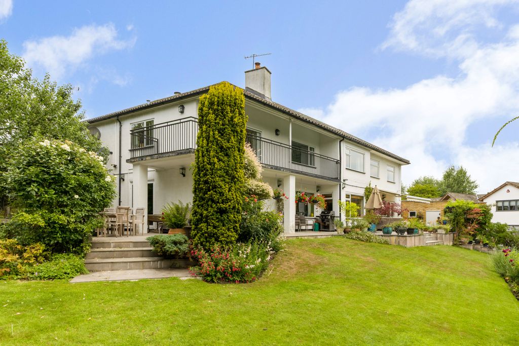 Property photo 2 of 31
