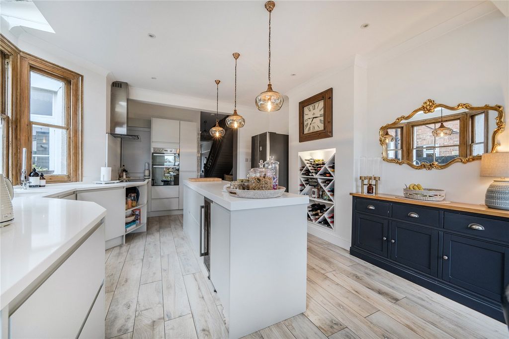 Property photo 3 of 33 Picture No. 07