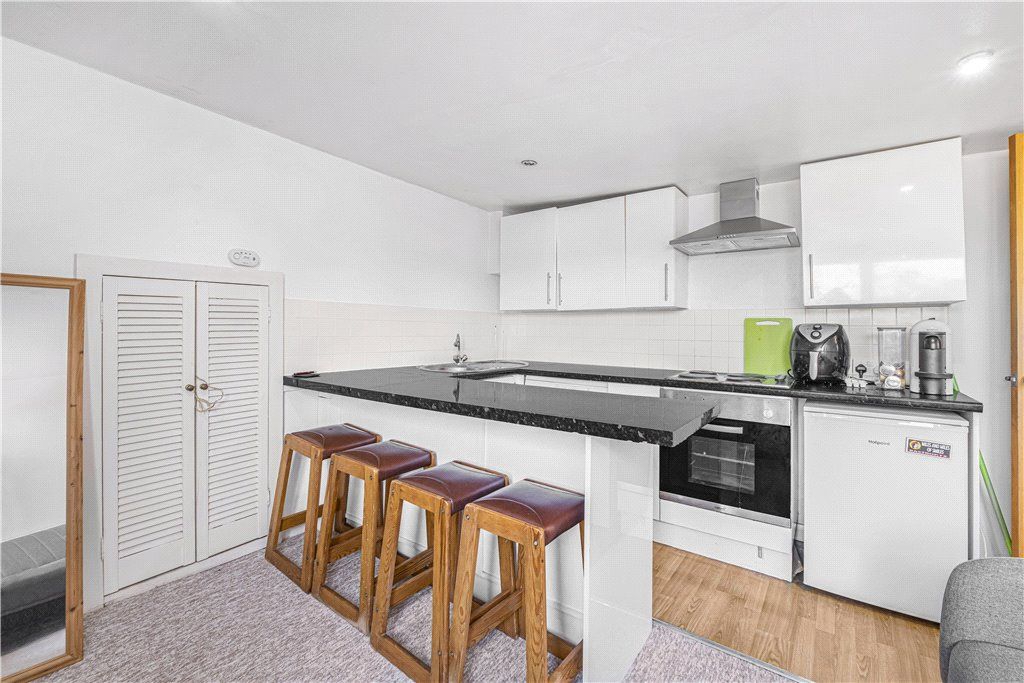Property photo 2 of 9 Kitchen/Reception