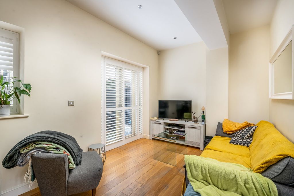 Property photo 3 of 43