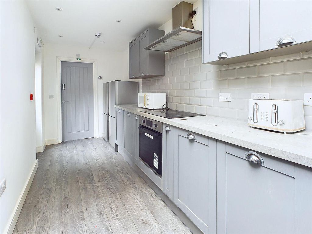 Property photo 2 of 6 Shared Kitchen