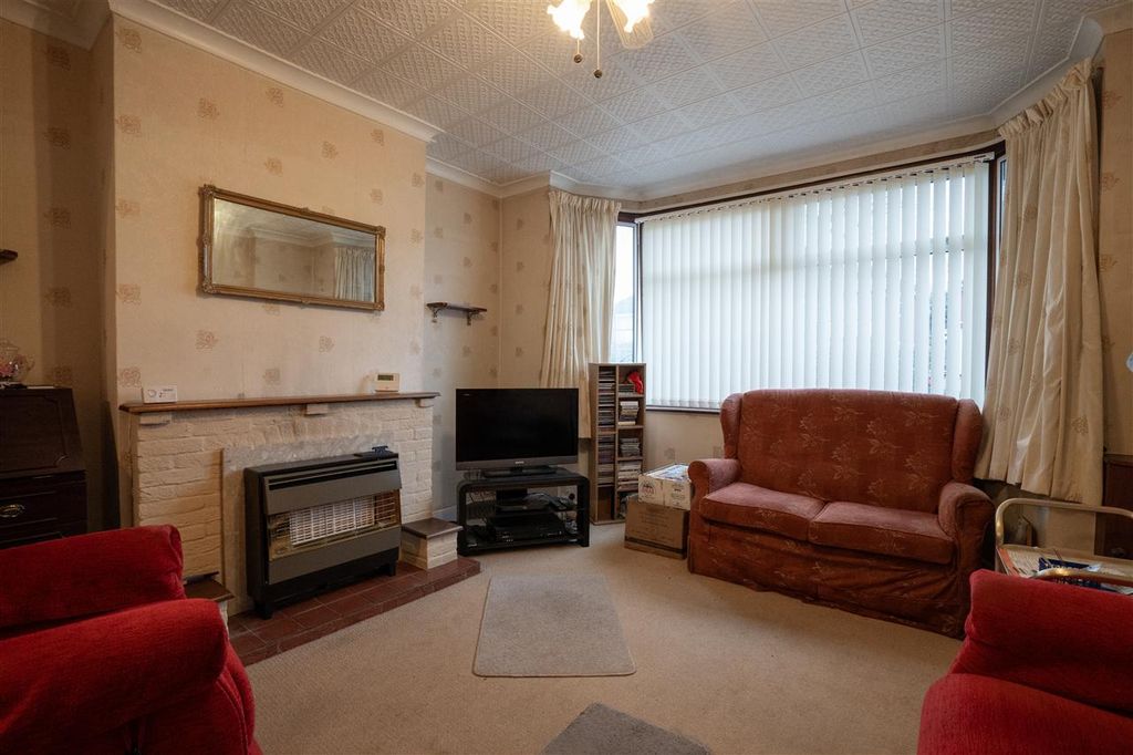 Property photo 2 of 15 Lounge