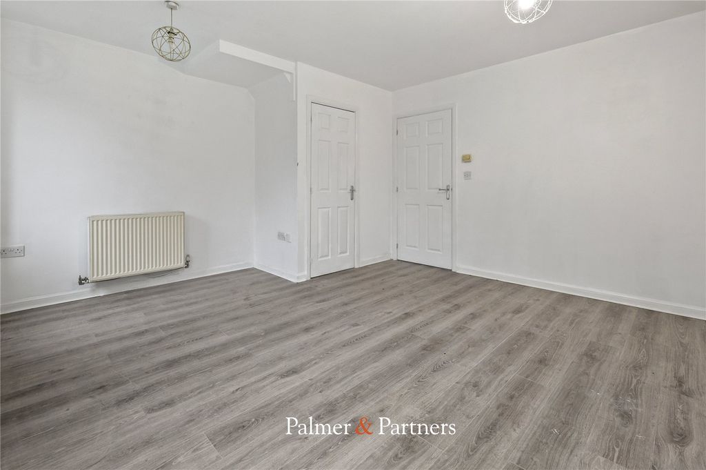 Property photo 3 of 12 Lounge