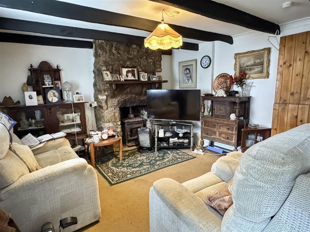 Property photo 2 of 15 Lounge