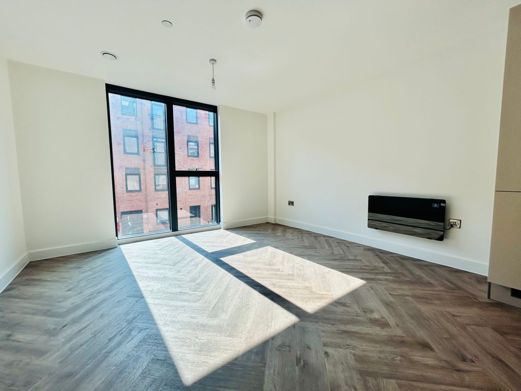 Property photo 1 of 4 Living Room