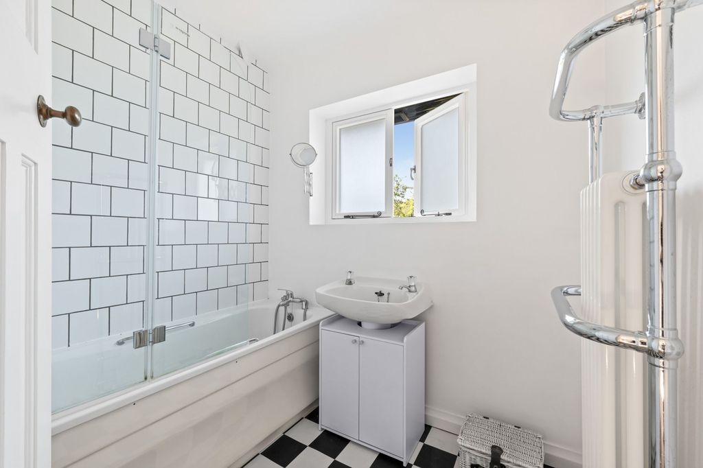 Property photo 3 of 34 Bathroom
