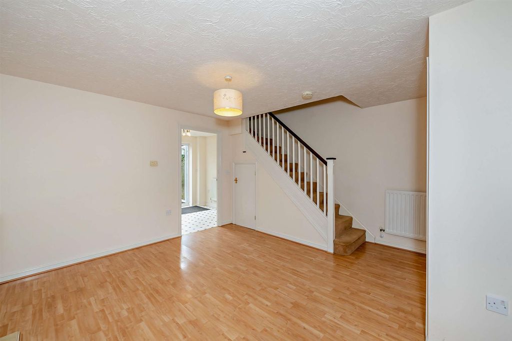Property photo 3 of 17 8681383-Interior03-800.Jpg